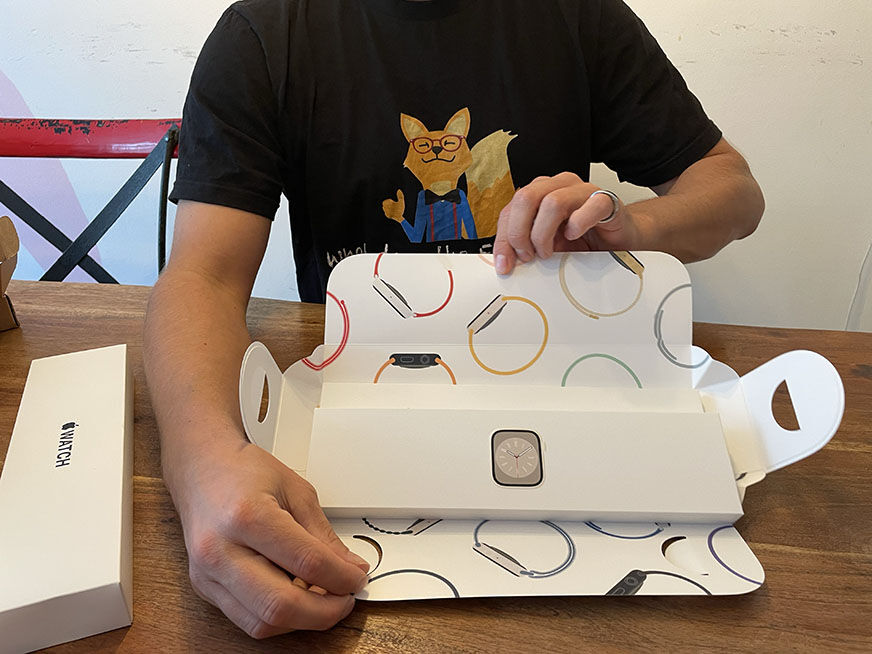 Упаковка Apple Watch 8.